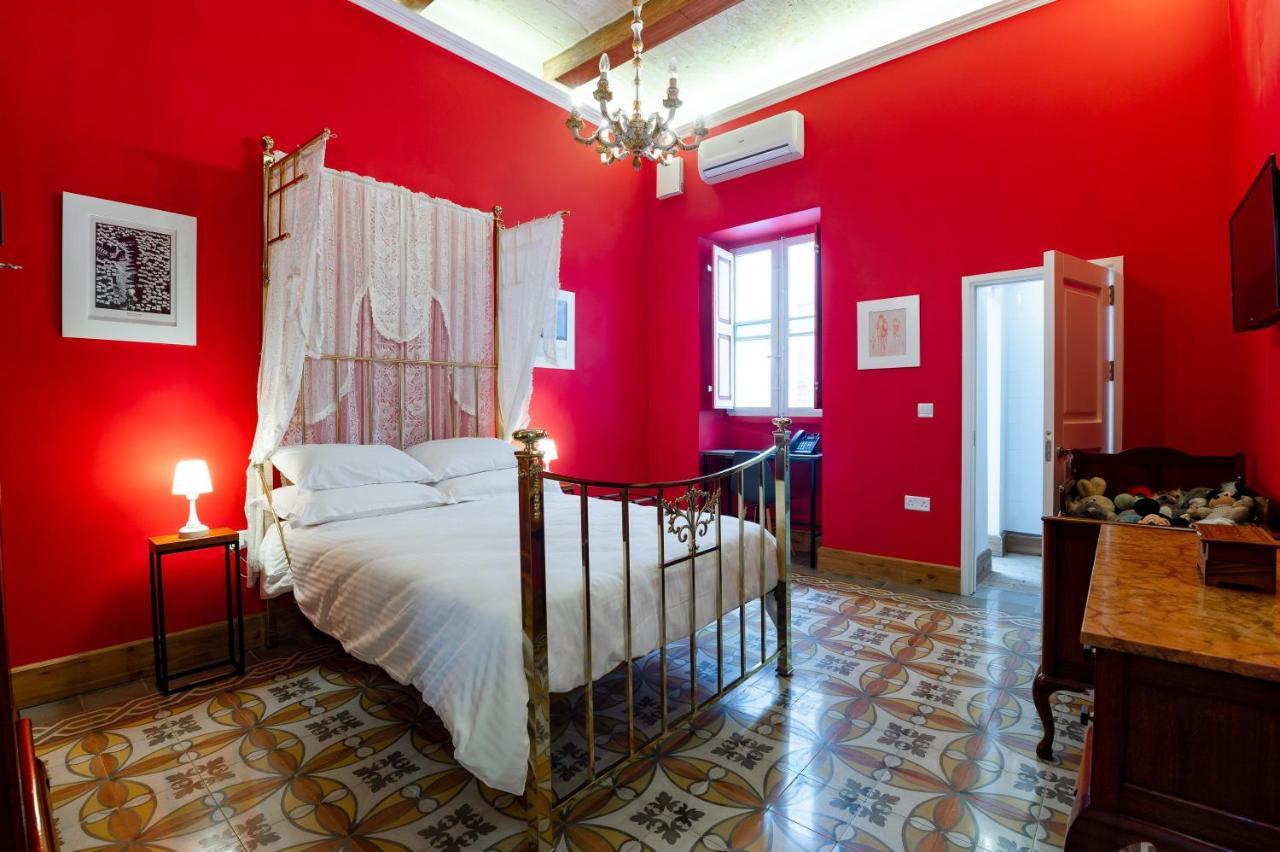 Monreal Boutique Townhouse - R024Rm4 Hotel Paola ภายนอก รูปภาพ