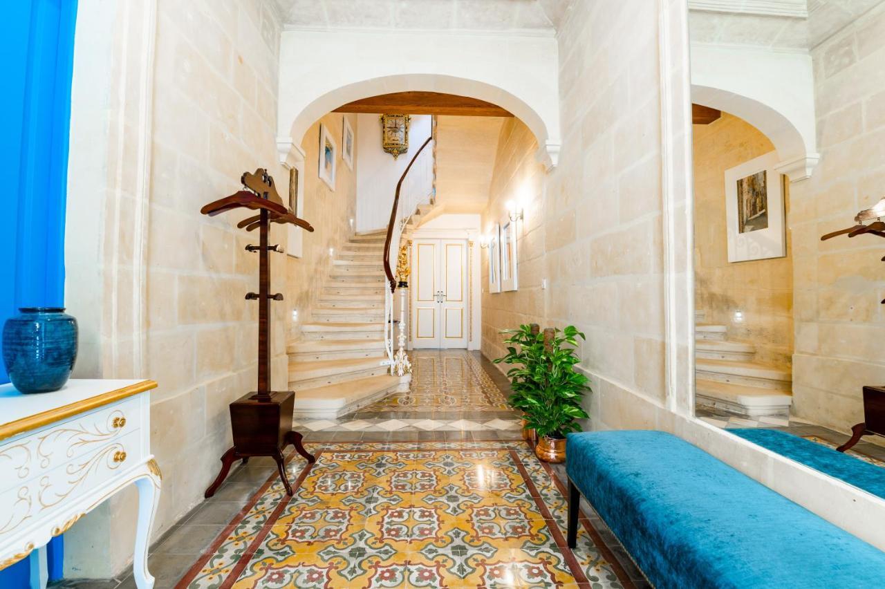 Monreal Boutique Townhouse - R024Rm4 Hotel Paola ภายนอก รูปภาพ