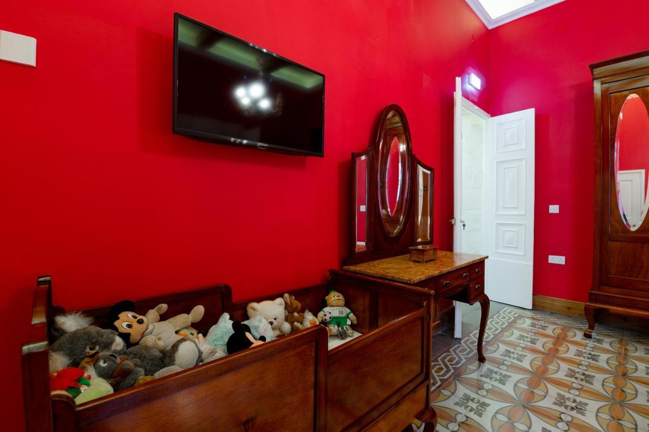 Monreal Boutique Townhouse - R024Rm4 Hotel Paola ภายนอก รูปภาพ